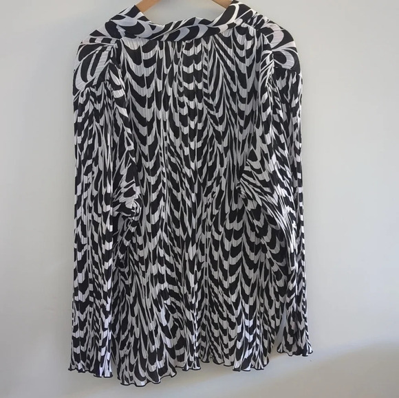 CARROLL REED | Women's White/Black Zebra Print Long Sleeved Blouse - Picture 4 of 4